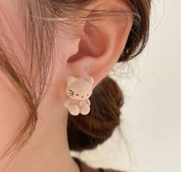 White kitten earrings - Image 3